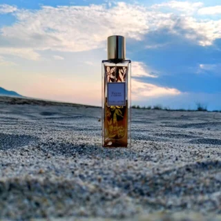 تاریخچه عطر در جهان: از آیین‌های باستانی تا مهندسی مولکولی رایحه
